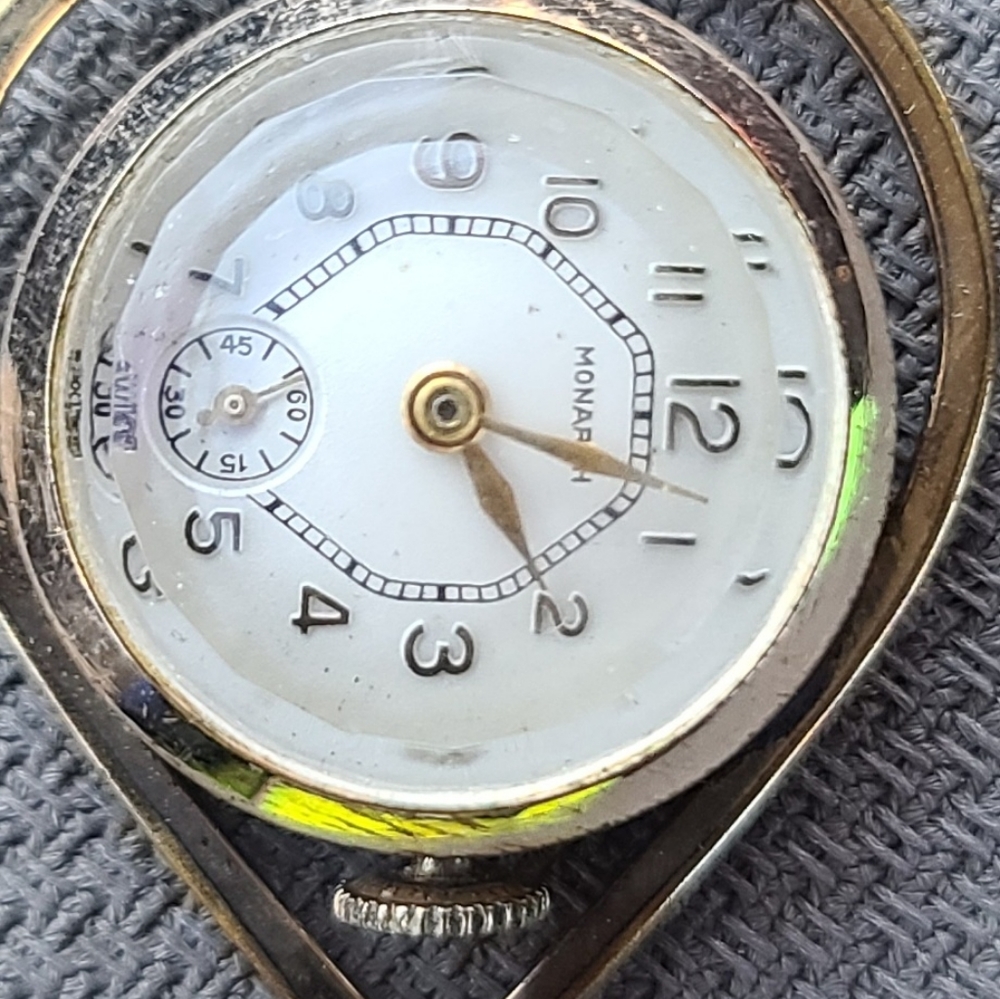 Monarch ladies broach watch